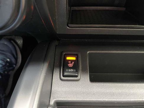 Used 2018 Nissan Titan SV w/ SV Convenience Package image 29