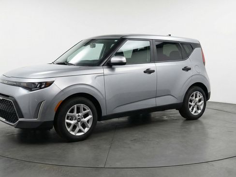 Used 2025 Kia Soul LX w/ LX Technology Package image 3