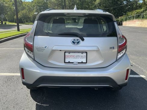 Used 2018 Toyota Prius C One FWD image 6