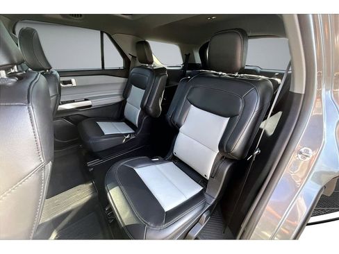 Used 2022 Ford Explorer XLT w/ Equipment Group 202A AWD/4WD image 28