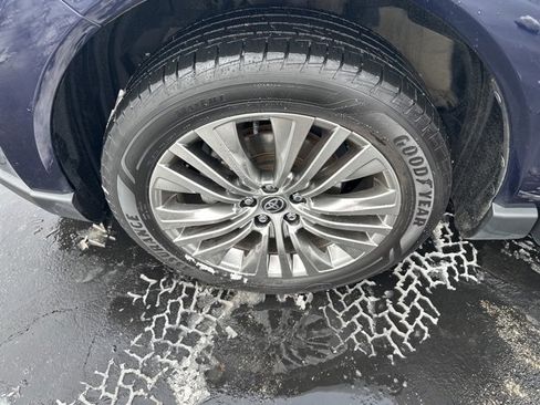 Used 2022 Toyota Venza image 24