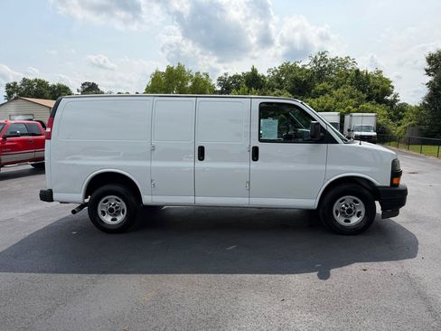 Used 2019 Chevrolet Express 2500 w/ Enhanced Convenience Package RWD image 5