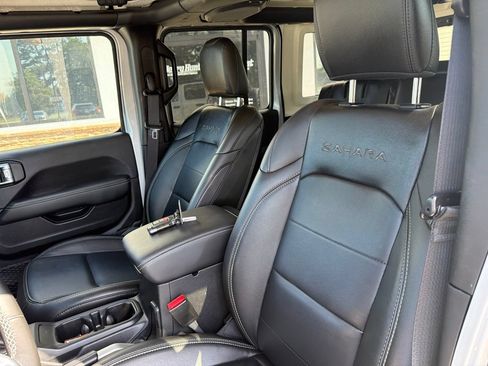 Used 2022 Jeep Wrangler Unlimited Sahara AWD/4WD image 2