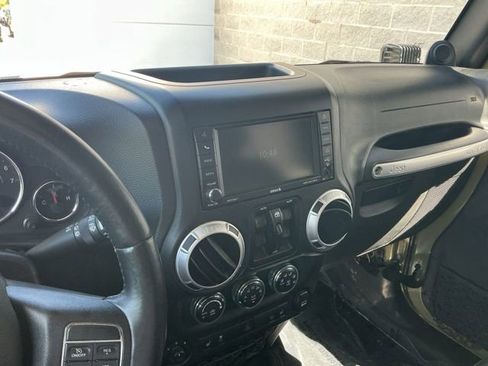Used 2013 Jeep Wrangler Unlimited Rubicon w/ Max Tow Pkg AWD/4WD image 20