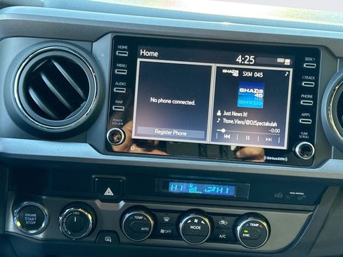 Used 2022 Toyota Tacoma TRD Off-Road image 14