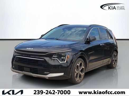 Used 2023 Kia Niro SX Touring FWD image 3