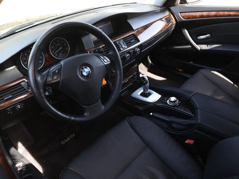 Used 2010 BMW 528i xDrive Sedan w/ Premium Pkg image 4