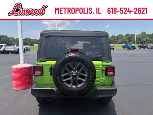 Used 2025 Jeep Wrangler Sport AWD/4WD image 4