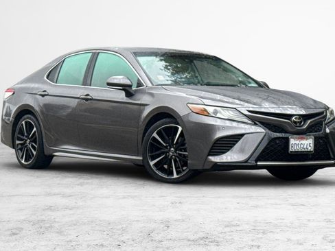 Used 2018 Toyota Camry XSE image 2