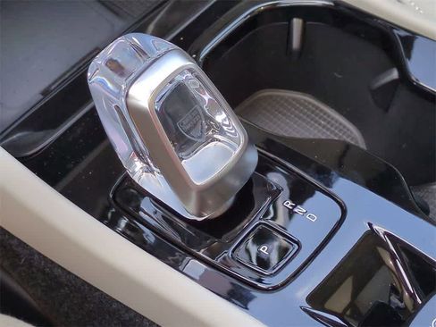 New 2026 Volvo XC40 B5 Ultra w/ Protection Package Premier image 32