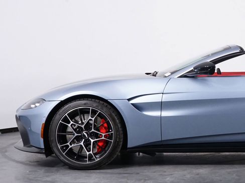 Used 2021 Aston Martin V8 Vantage Base image 13