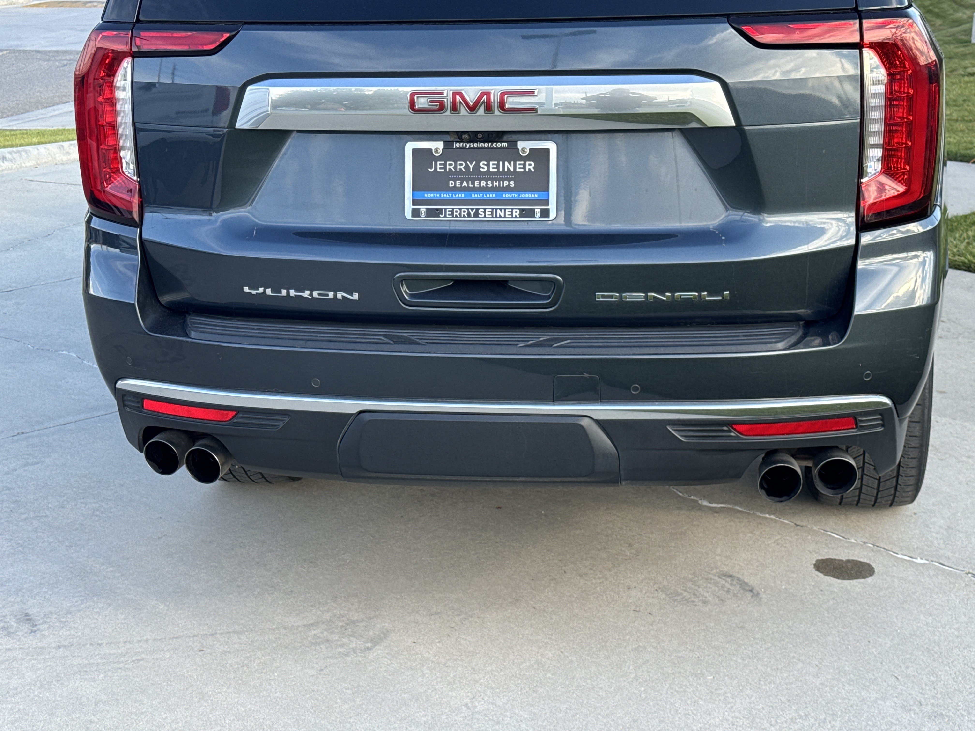 Used 2021 GMC Yukon XL Denali w/ Denali Premium Package AWD/4WD image 13