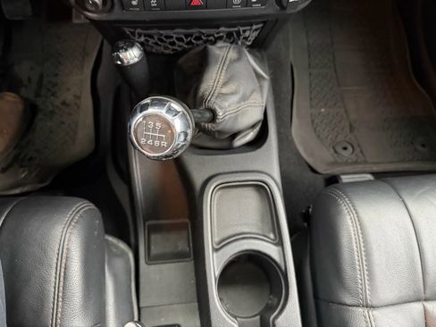 Used 2012 Jeep Wrangler Rubicon w/ PWR Convenience Group image 19