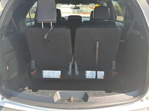 Used 2019 Ford Explorer XLT w/ Equipment Group 202A FWD image 26