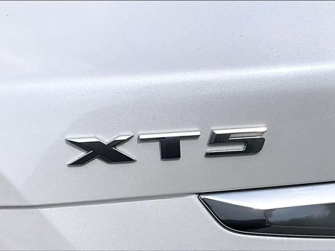 Used 2017 Cadillac XT5 Luxury w/ Driver Awareness Package AWD/4WD image 31