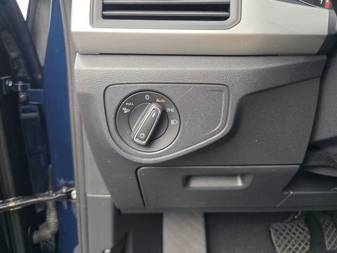 Used 2021 Volkswagen Atlas Cross Sport SE image 24