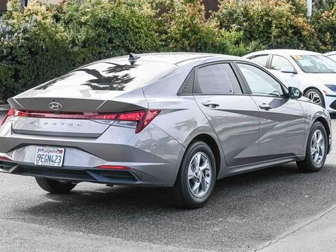 Certified 2023 Hyundai Elantra SE image 4