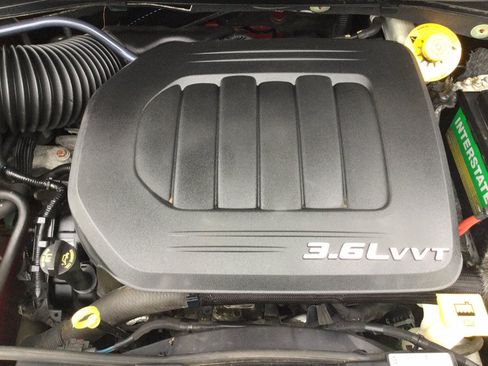 Used 2015 Chrysler Town & Country Touring w/ Driver Convenience Group FWD image 46