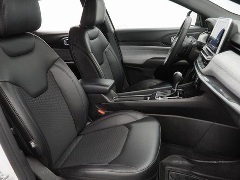 Certified 2025 Jeep Compass Latitude image 46