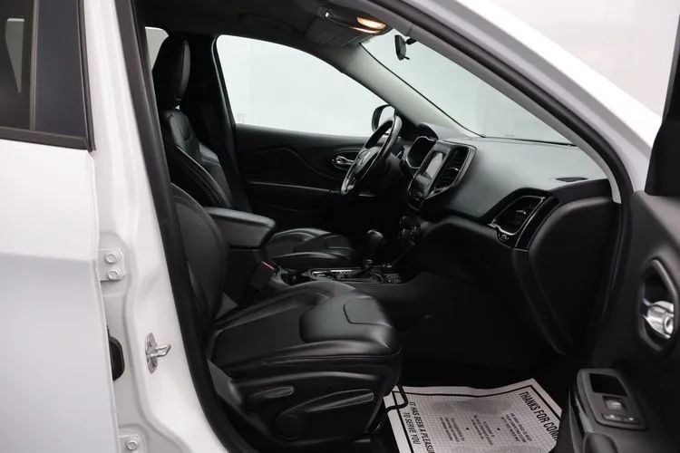 Used 2020 Jeep Cherokee Latitude Plus AWD/4WD image 17