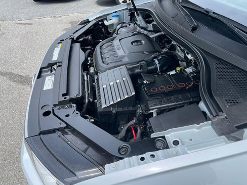 Used 2018 Volkswagen Tiguan SE AWD/4WD image 26