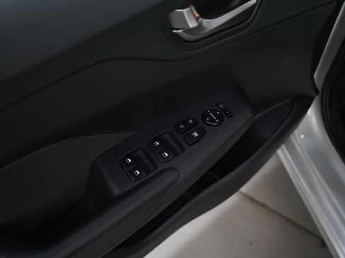 Used 2022 Hyundai Accent Limited image 21