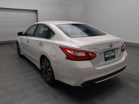 Used 2016 Nissan Altima 2.5 SL w/ 2.5 Technology Package FWD image 5