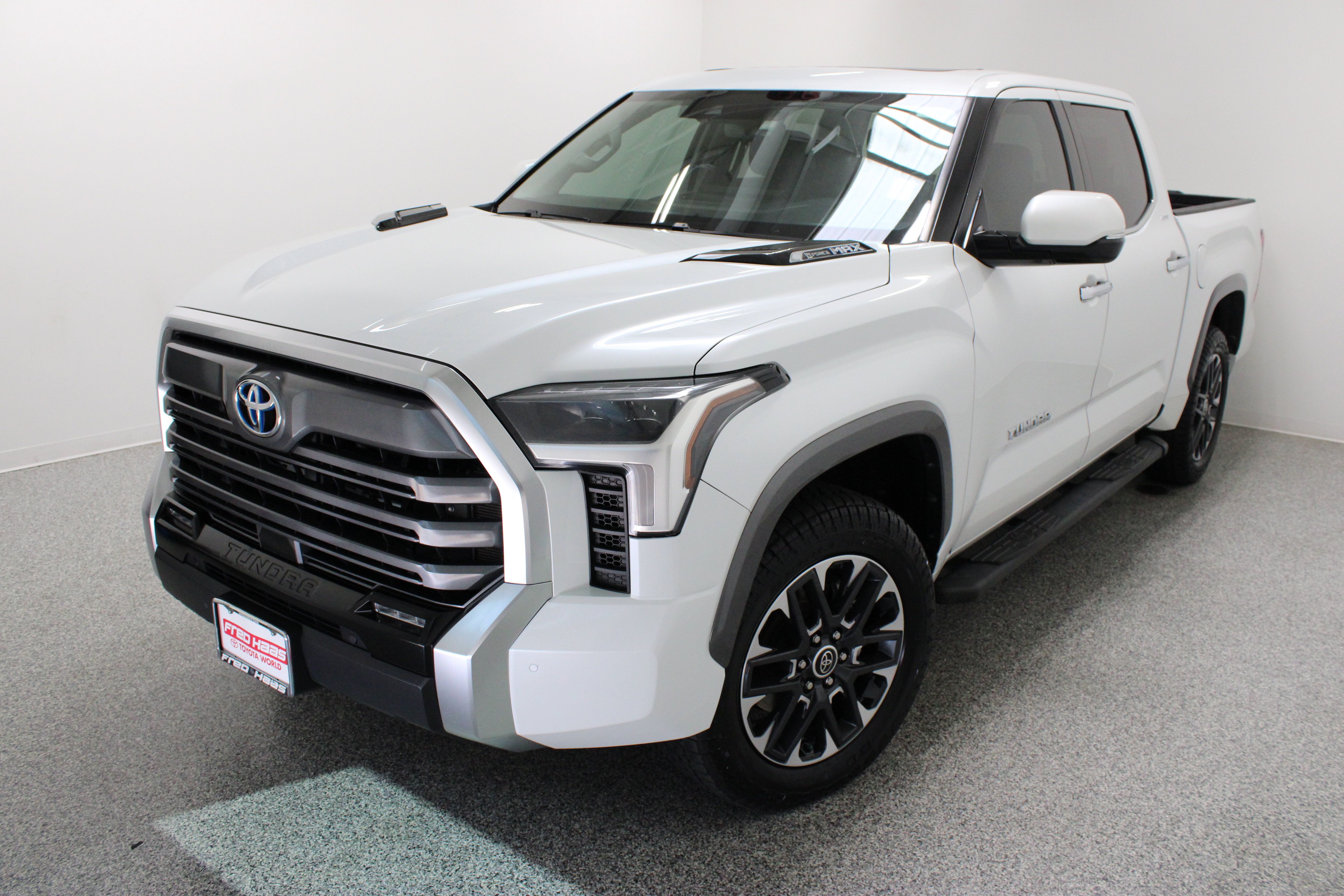 Used 2024 Toyota Tundra Limited w/ Power Package AWD/4WD image 2
