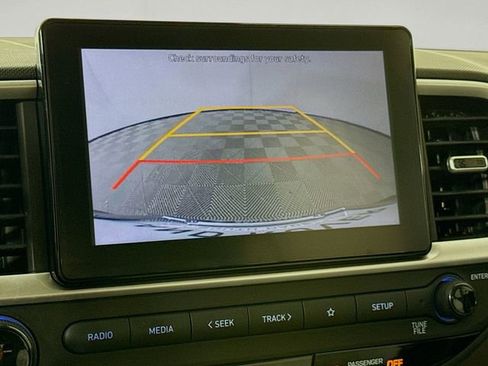Used 2022 Hyundai Venue SEL FWD image 17