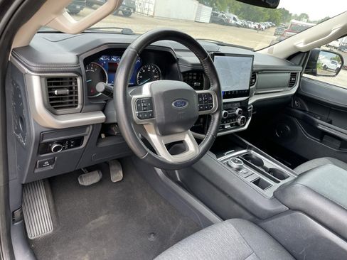 Used 2024 Ford Expedition XLT RWD image 15