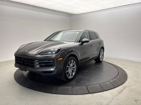 Certified 2024 Porsche Cayenne AWD/4WD image 1