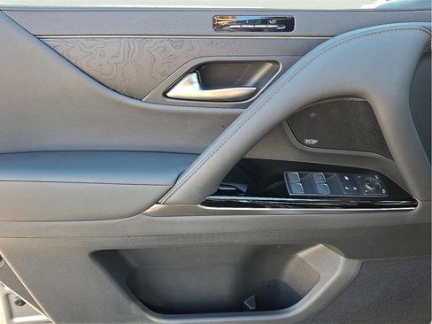 Used 2023 Lexus LX 600 4WD w/ Luxury Package image 13