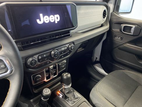 Used 2024 Jeep Wrangler Sahara image 14