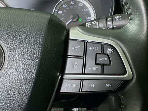 Used 2023 Toyota Highlander LE image 17