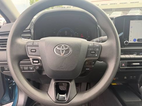 Used 2025 Toyota Camry LE AWD/4WD image 17