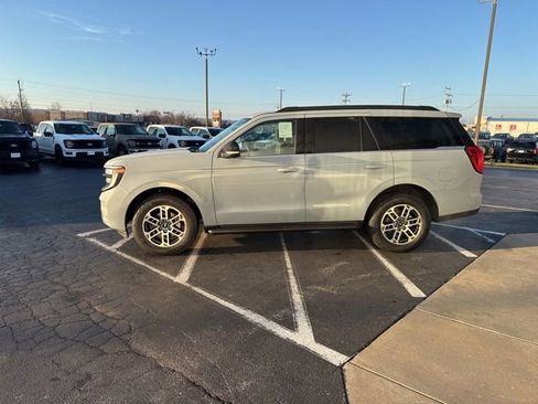 New 2026 Ford Expedition Active image 3