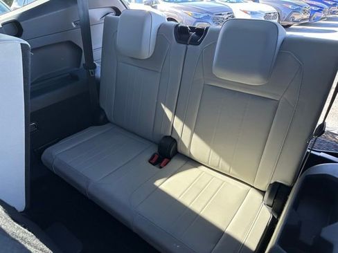 Used 2022 Volkswagen Tiguan SE R-Line image 31