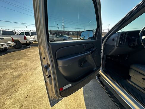 Used 2004 GMC Sierra 1500 SLE w/ Safe And Sound Package image 18