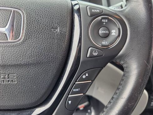 Used 2018 Honda Pilot Touring image 32