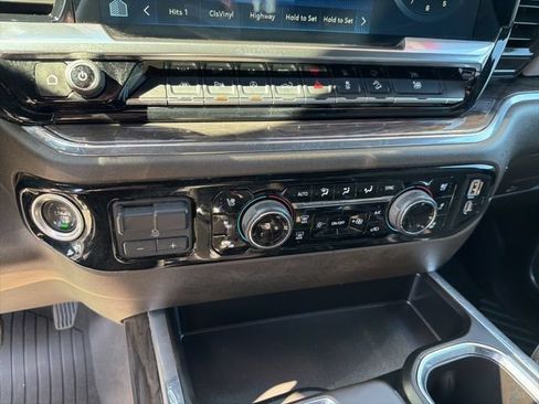 Used 2025 Chevrolet Silverado 1500 LTZ AWD/4WD image 18