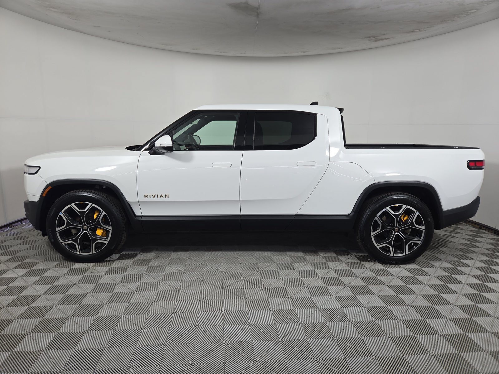 Used 2023 Rivian R1T Adventure Quad AWD/4WD image 2
