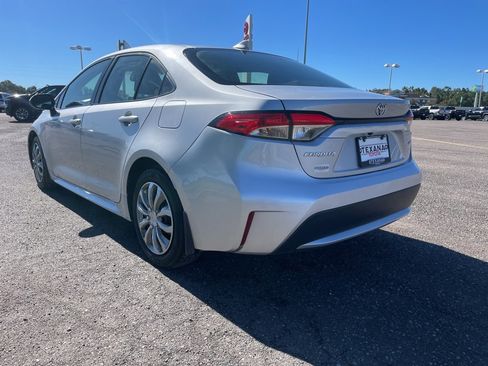 Used 2021 Toyota Corolla LE image 5