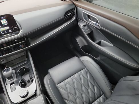 Used 2023 Nissan Rogue Platinum w/ Platinum Premium Package image 14