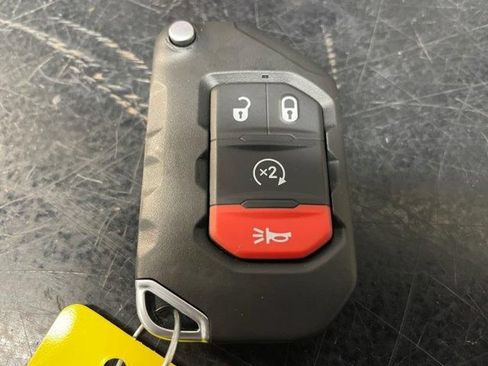 Used 2025 Jeep Wrangler Unlimited Sahara AWD/4WD image 18