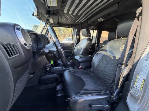 Used 2015 Jeep Wrangler Unlimited Sport AWD/4WD image 12