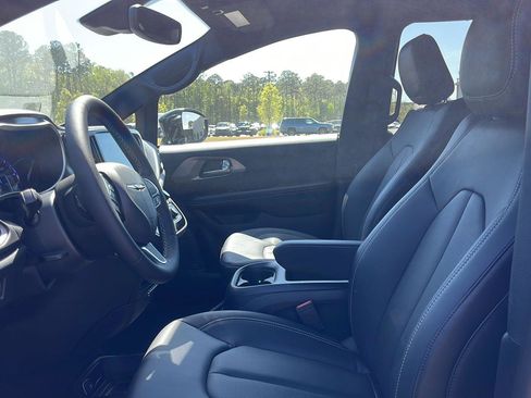 New 2026 Chrysler Pacifica Select FWD image 13