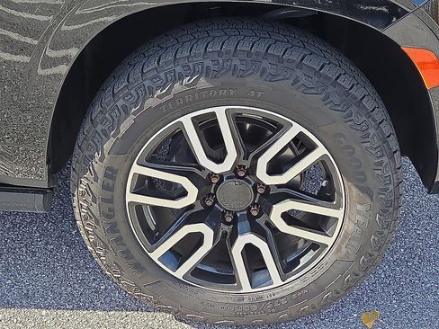 Used 2023 GMC Yukon AT4 w/ AT4 Premium Package image 7