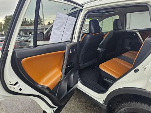 Used 2018 Toyota RAV4 Limited w/ Advanced Technology Package image 15