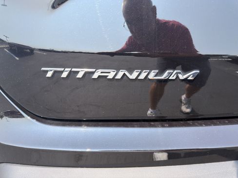 Used 2024 Ford Edge Titanium AWD/4WD image 12