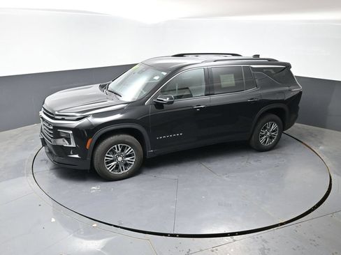 Used 2024 Chevrolet Traverse LT FWD image 19